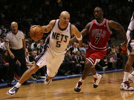 他敏锐地察 他敏锐地察